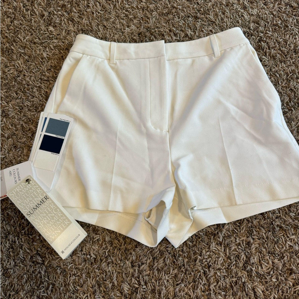 Express white tailored shorts size 6.